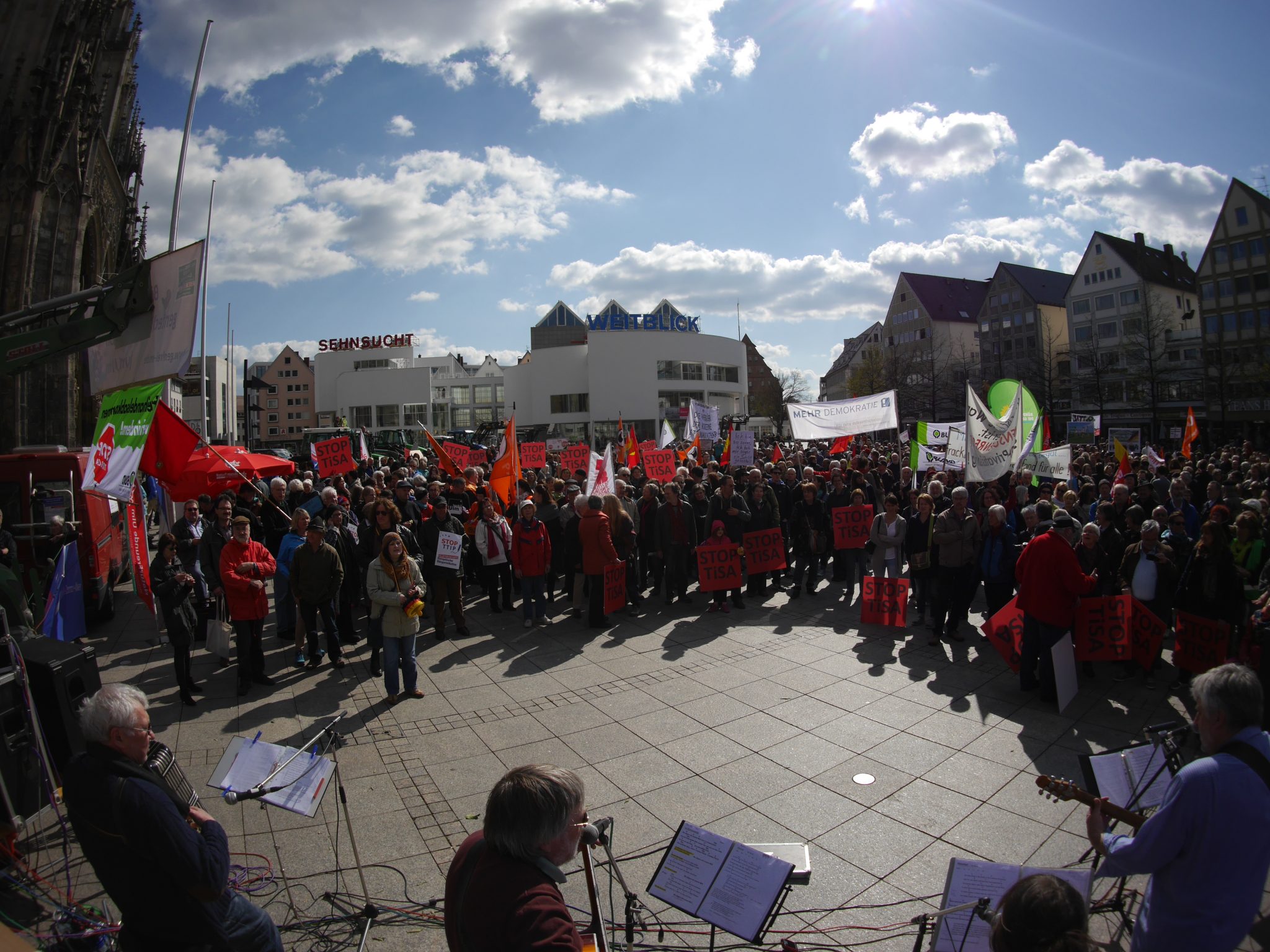 TTIP Demo auf dem Ulmer Münsterplatz